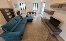 Arya Apartment